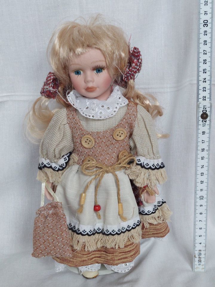 Porzellanpuppe 29cm Vintage in Neuhaus