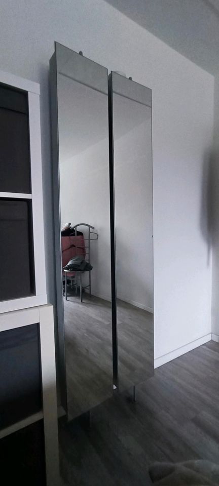 Spiegelschrank Ankleidezimmer Badezimmer Drehschrank  Hochschrank in Steinburg