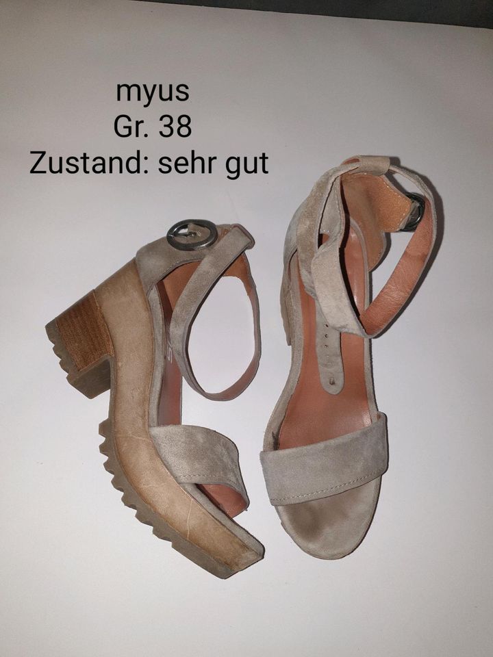 Schuhe Gr. 38 Stiefel Pumps high heels Damen schick warm Mustang in Röllbach