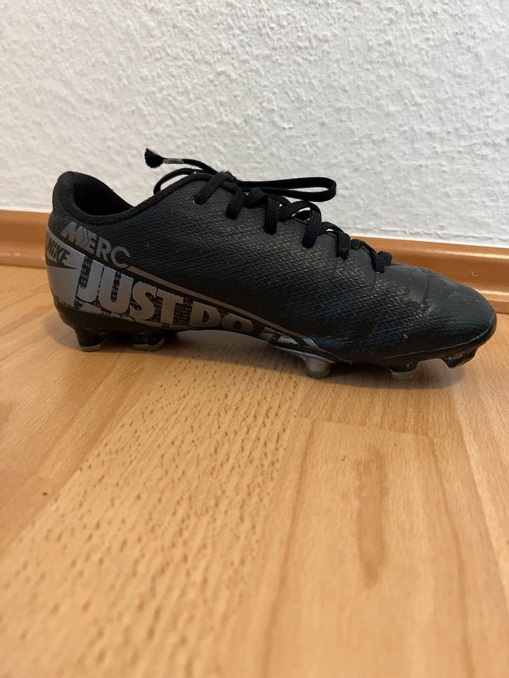 Nike Fußballschuhe in Neu-Anspach