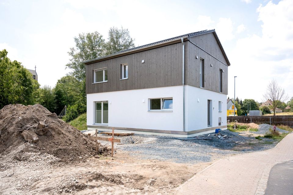 Neubau Einfamilienhaus in Marktleuthen inkl. Grundstück, PV-Anlage, Speicher, Lüftung, Parkett, Effizienzhaus 40 in Marktleuthen