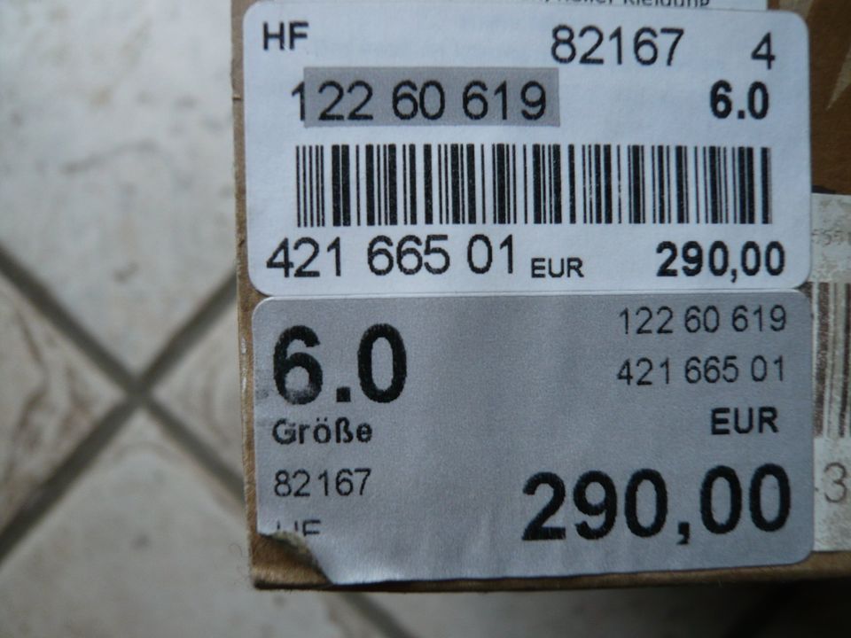 UGG Boots Gr. 36/37 NEU im Karton in Wipperfürth