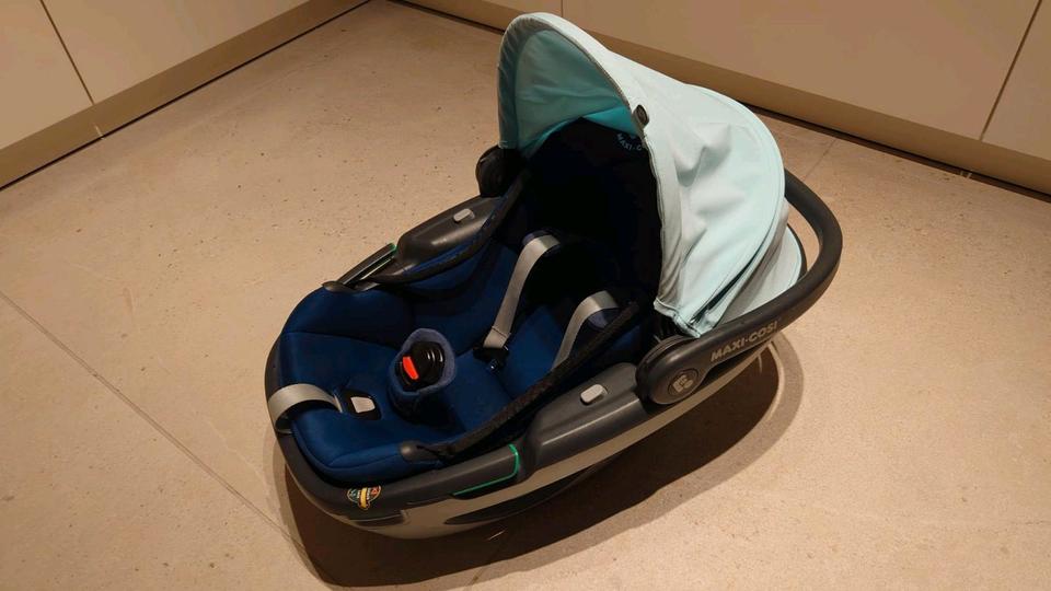 Maxi-Cosi Babyschale Coral 360 Essential Blue in Biebelnheim