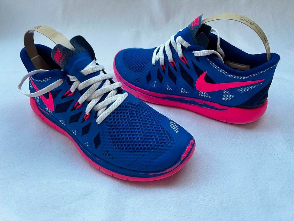 Nike Free Laufschuhe blau-rosa-weiß in Bremen