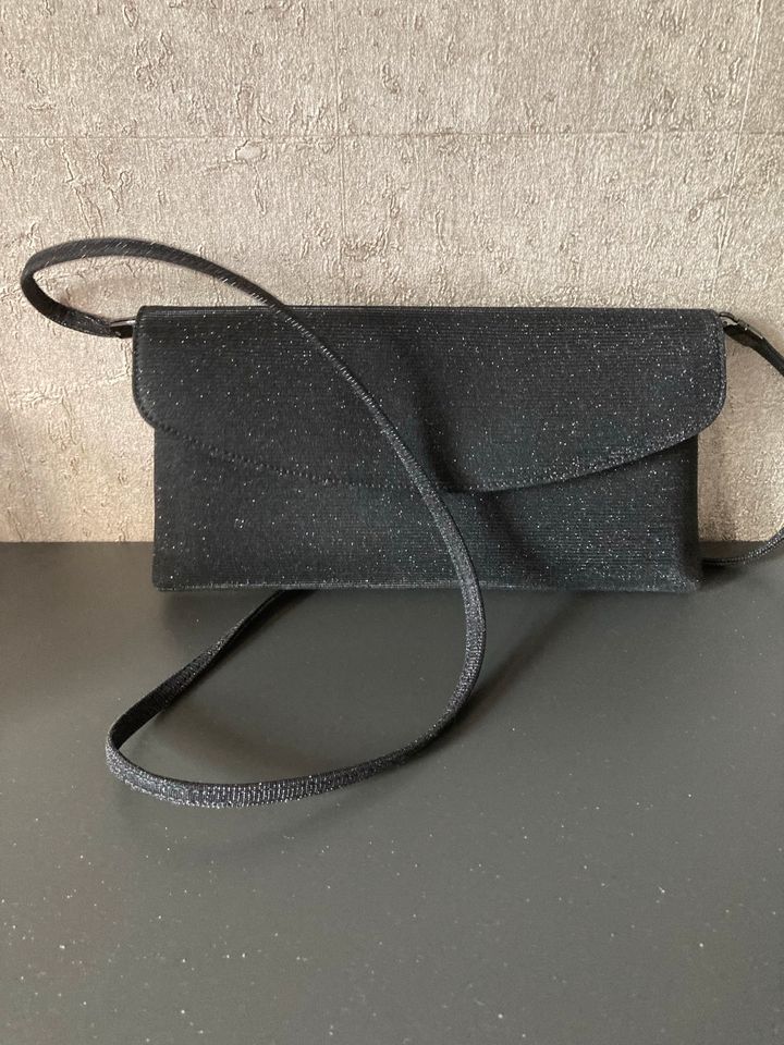 Peter Kaiser Clutch „Mabel“ schwarz in Rosendahl