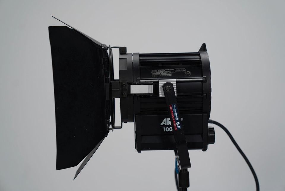 ARRI Junior 1000W Plus Fresnel Tungsten Stufenlinse Filmlicht in München