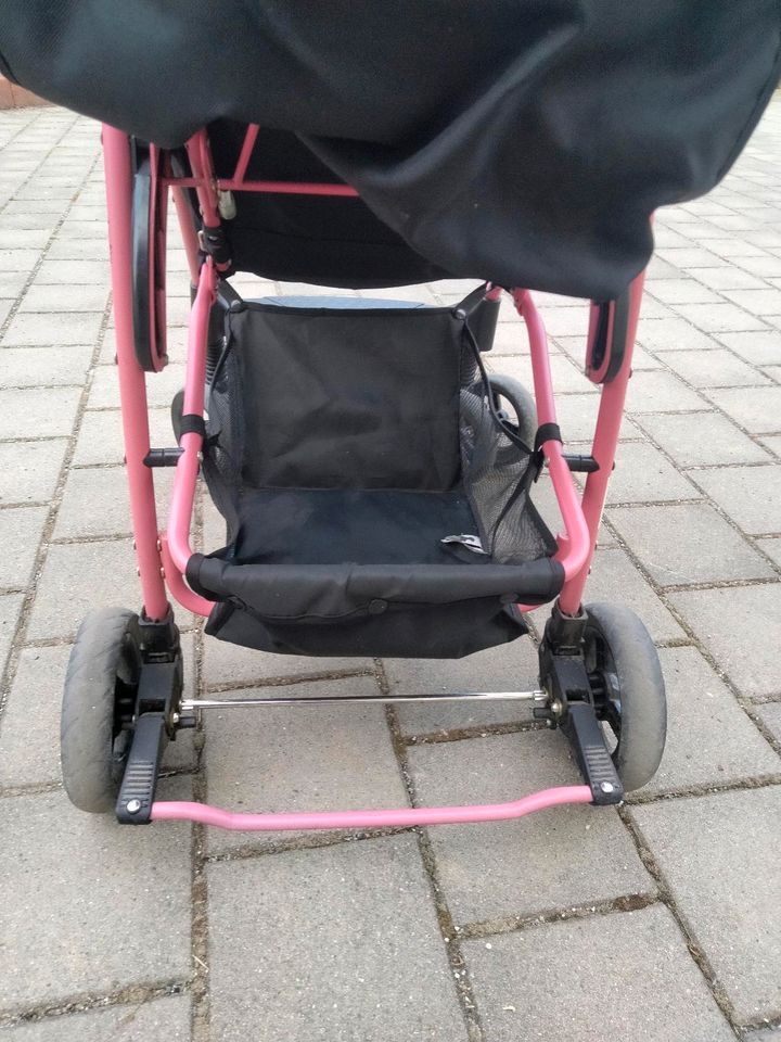 Verkaufe einen gebrauchten Buggy in Pink in Rielasingen-Worblingen