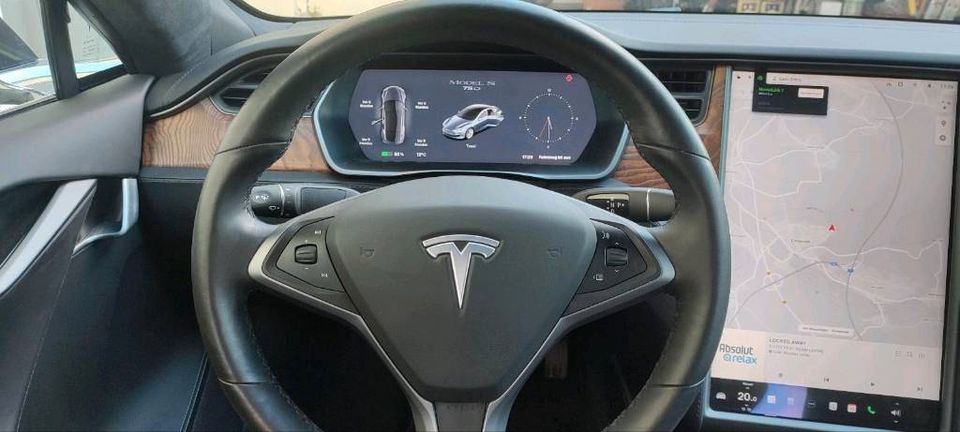 Tesla Model S 75D Autopilot Sound Winterpaket Luftfederung in Fulda