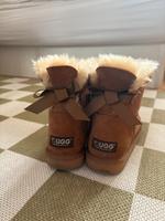 UGG Boots mit Schleife, Gr. 40 Neuhausen-Nymphenburg - Neuhausen Vorschau