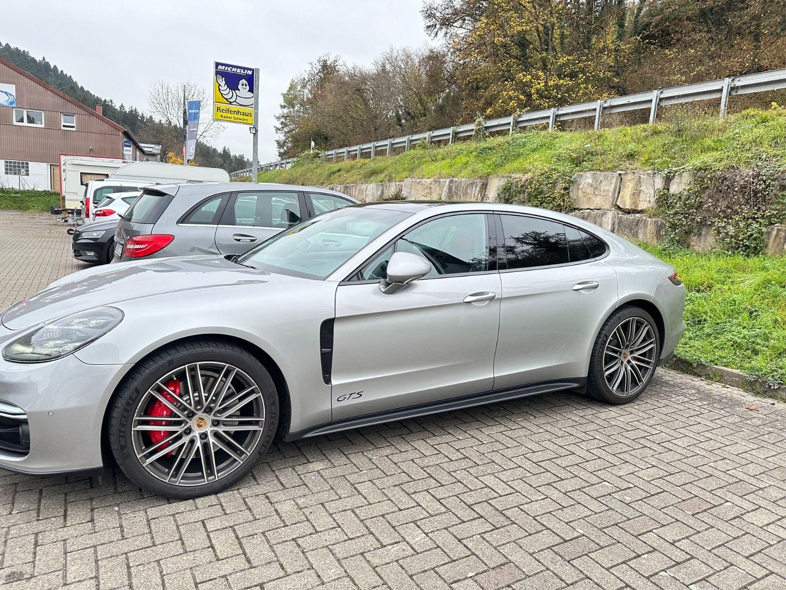 Abbildung des Autos Porsche Panamera GTS GTS