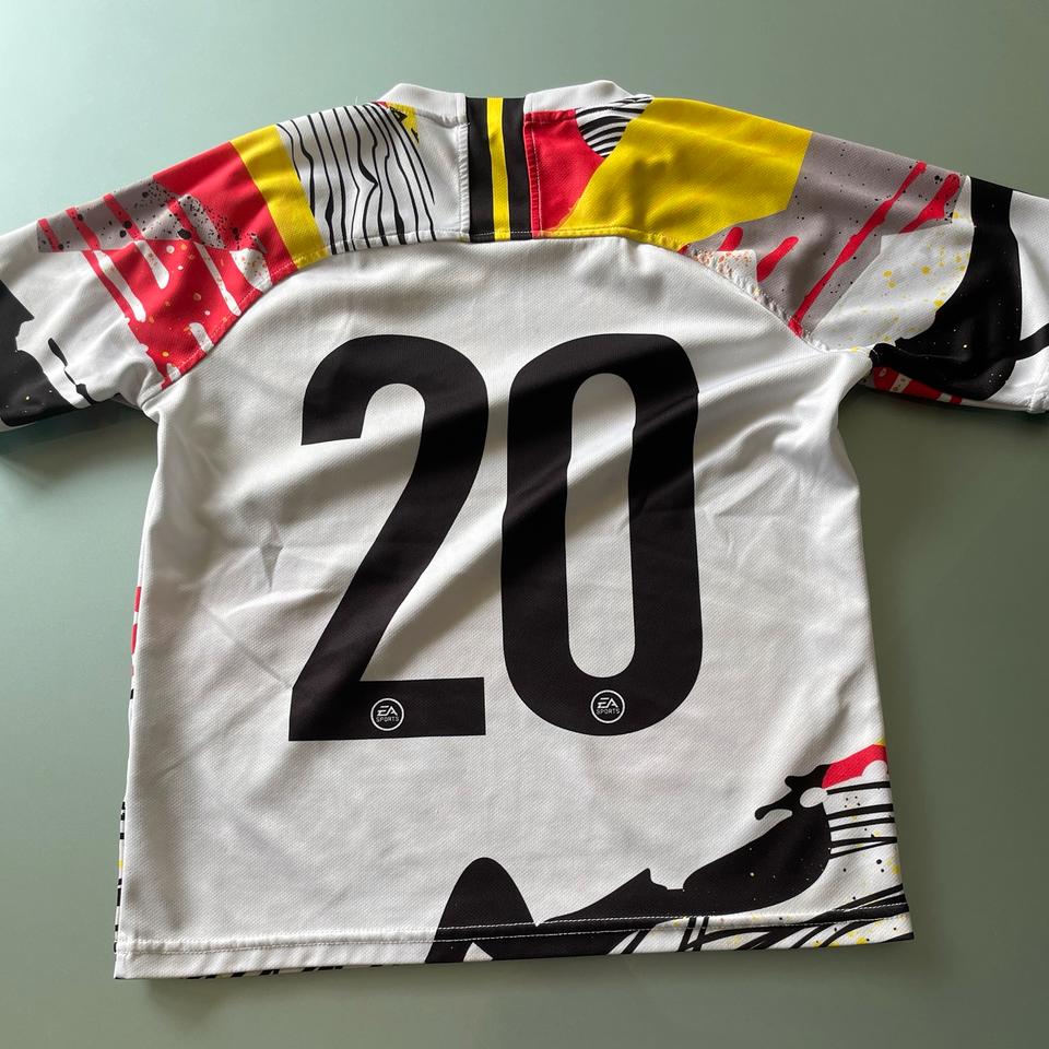 Original FIFA 2020 Trikot von EA Sports Flock: Rückennummer 20 in Oberhausen