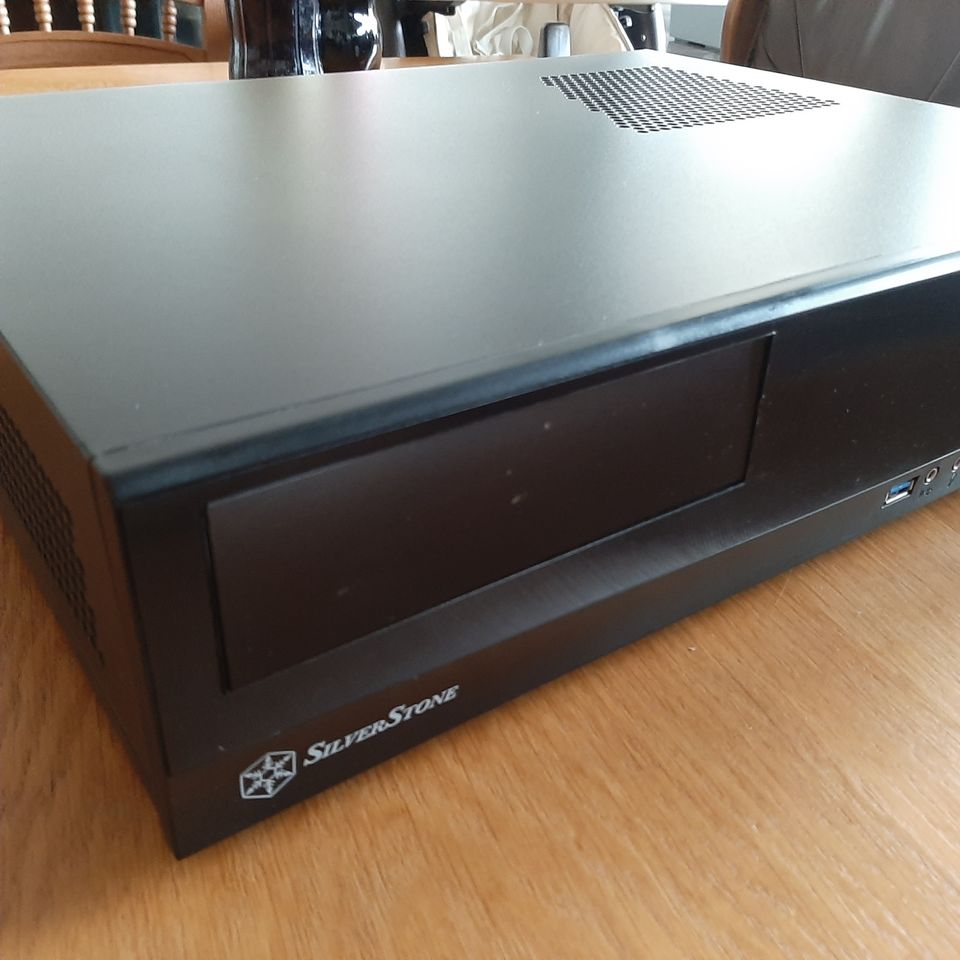 Silverstone Desktop Gehäuse - inkl. 350W Corsair Netzteil in Bestwig