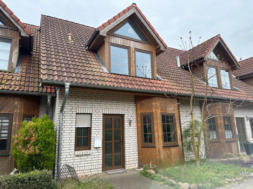 Gemütliches Reihenmittelhaus mit Carport und idyllischem Grundstück zu verkaufen. in Salzwedel