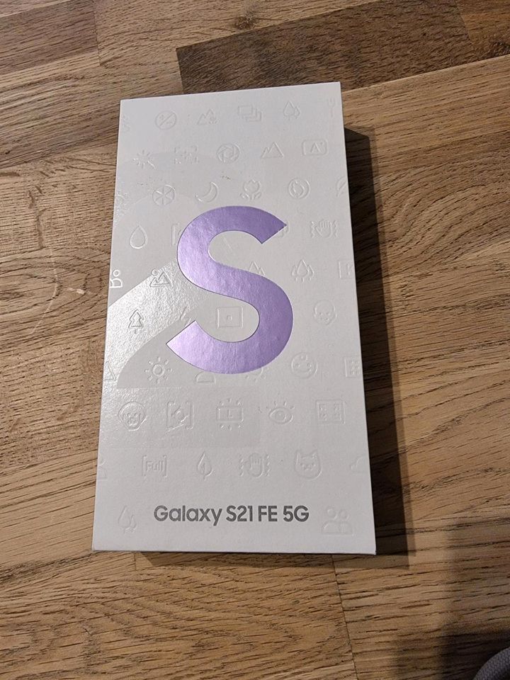 Samsung Galaxy 21 FE 256GB / Lavendel in Paderborn