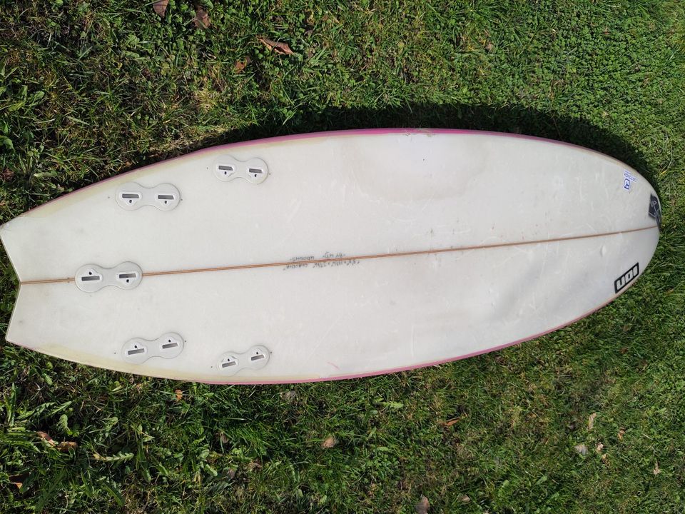 Surfboard mit Fishtail 5´11" x 19 3/4" x 2 7/16" von 4D Australia in Untrasried