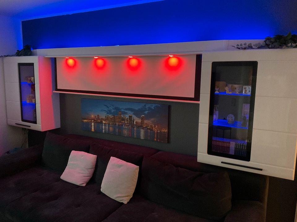 Multimedia Schrankwand mit Elektrischer Leinwand für Beamer in Glienicke/Nordbahn