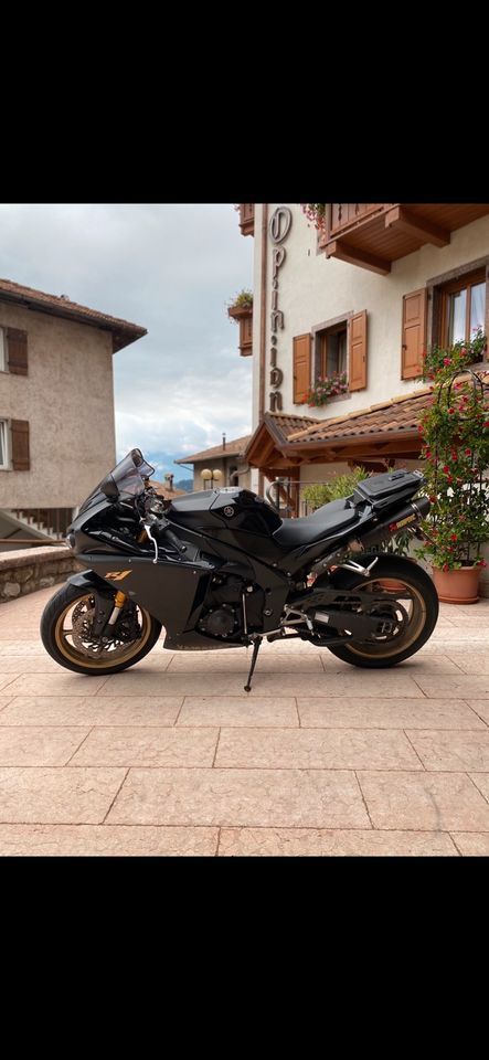 Yamaha R1 RN22 in Weissach