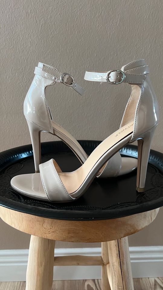 Neu,Highheels,beige Lack, Gr.41,Pumps in Dietzenbach