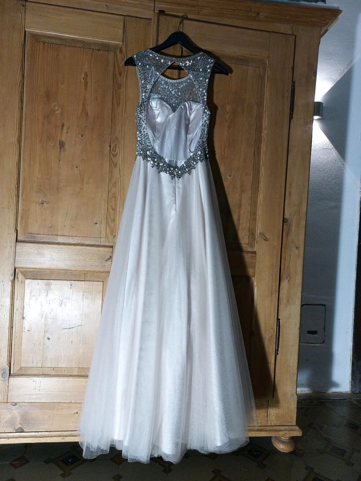 Ein zauberhaftes GlitzerKleid aus dem Laden Meibohm in Ahlerstedt