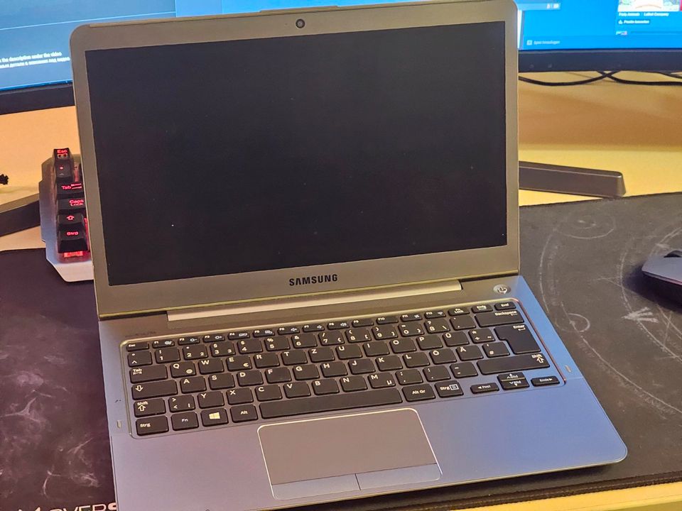 Samsung Series 5 Ultrabook 8 GB Core i7 (NP530U3B) mit Fehlern in Oyten