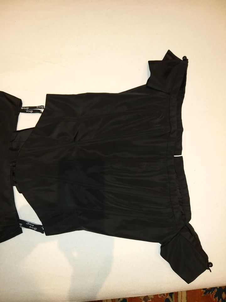 2 teiliges, figurbetontes Korsagen Kleid, schwarz, Gr. 38 in Büdingen