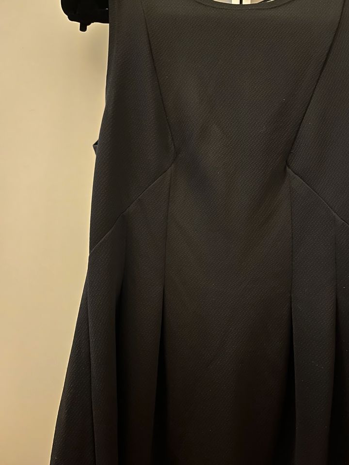 schwarzes Kleid von PIMKIE in München