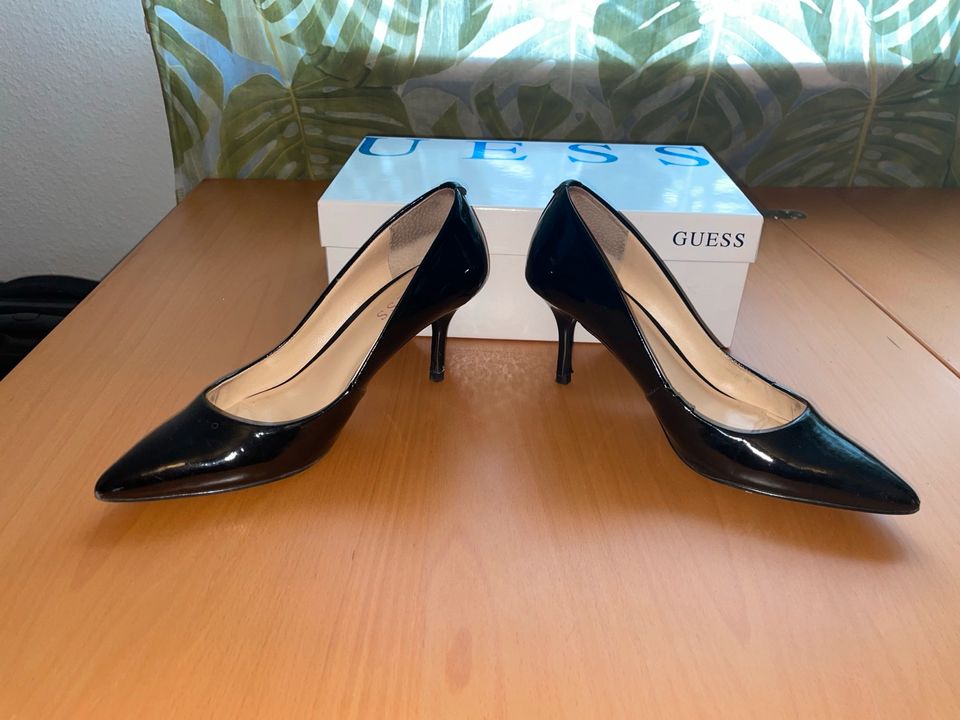 Guess Pumps, Lackleder, 35, 7cm Absatz in Bergisch Gladbach