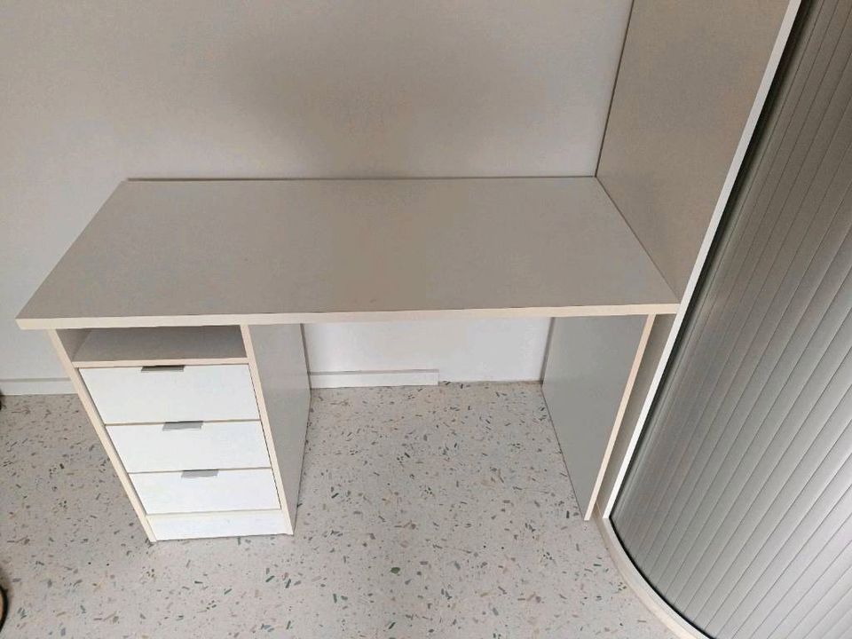 Schreibtisch weiß 120x55x76 cm Schubladen Fach in Eußenheim
