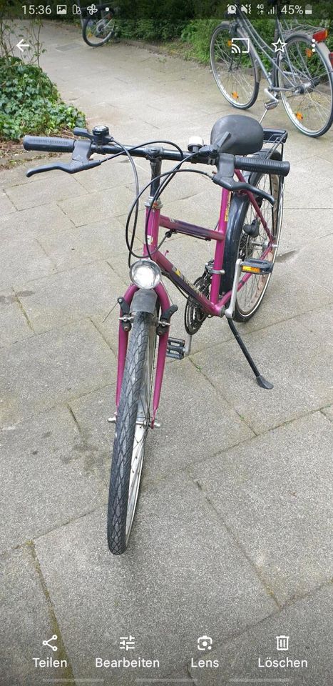 Mädchen Fahrrad in Kiel