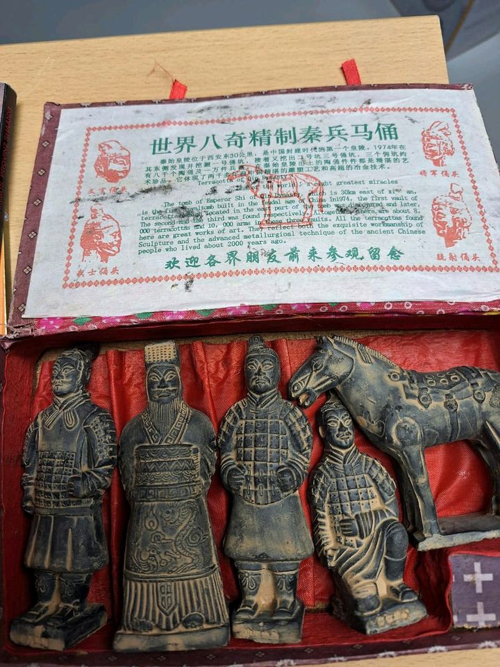 5 Figuren der Terrakotta Armee Xiang + Bücher (Anzeige lesen) in Oberthal
