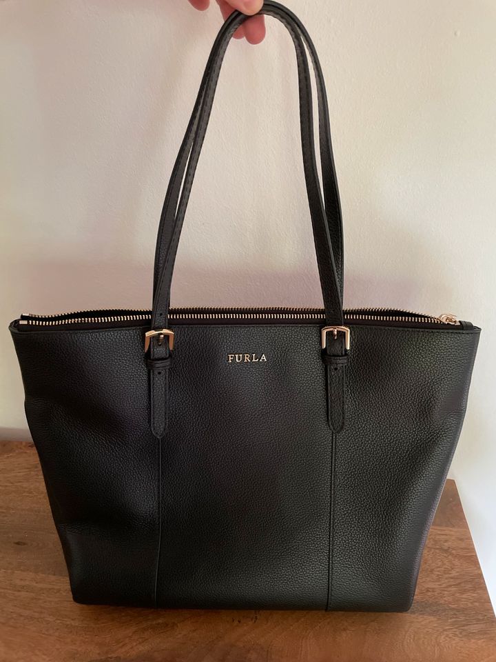 Furla Shopper schwarz in Hamburg