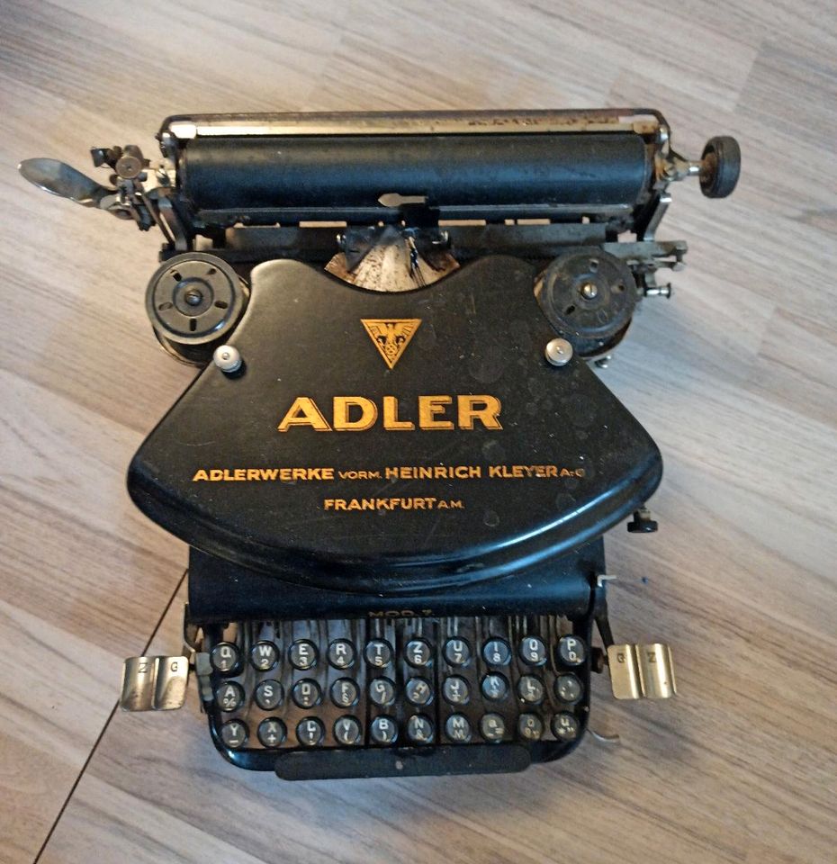 Adler Schreibmaschine No. 7 alt in Troisdorf