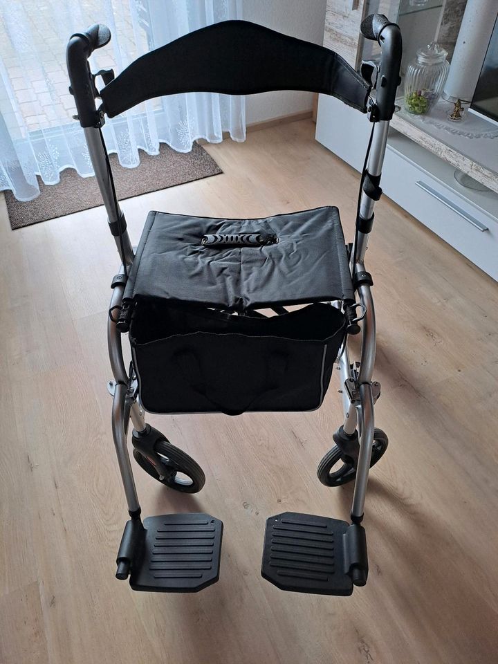Rollator/Rollstuhl 2 in 1 in Furtwangen