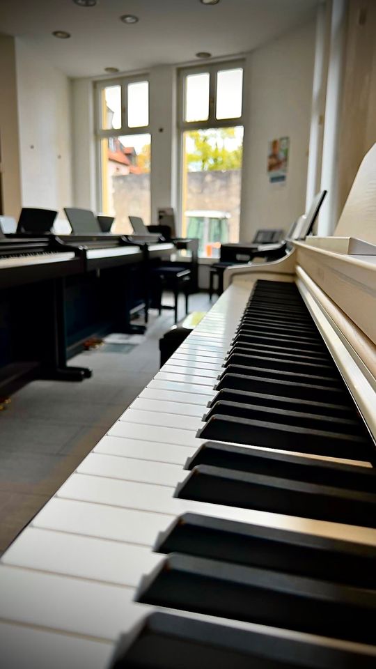 Yamaha Epiano Clavinova YDP CLP mieten mit Lieferung vor Weihnach in Leverkusen