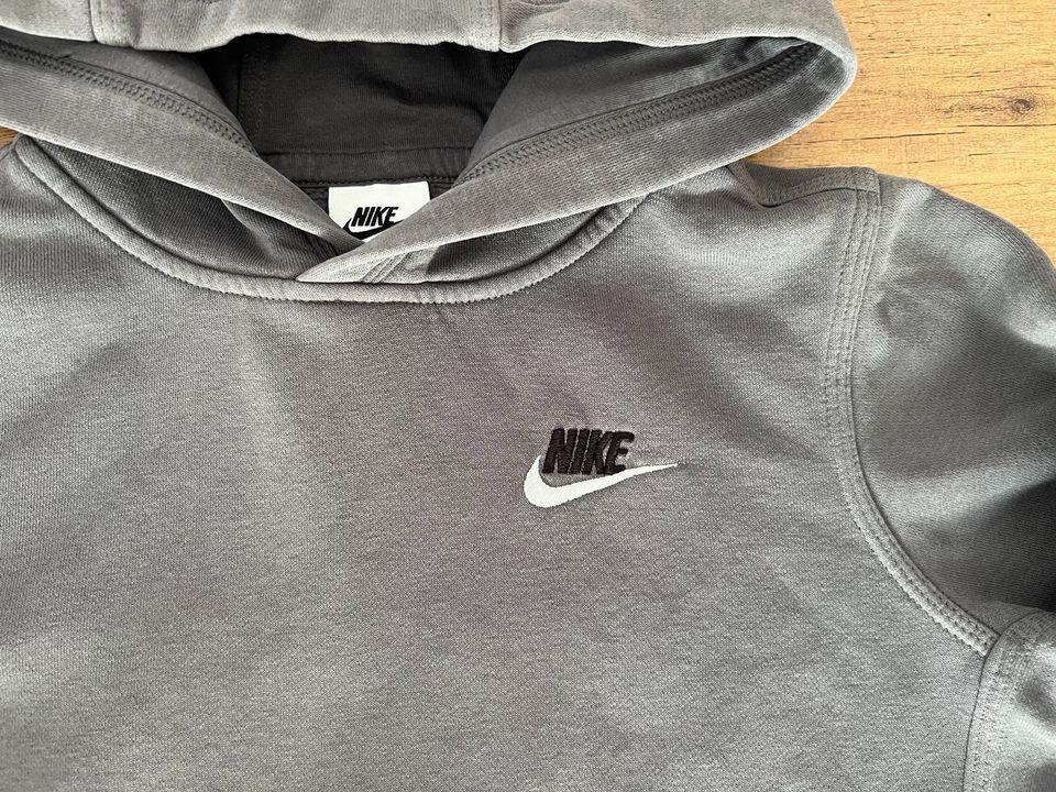 Nike Sweatshirt Hoodie Kapuzenpulli grau Gr.M 140 in Hamburg