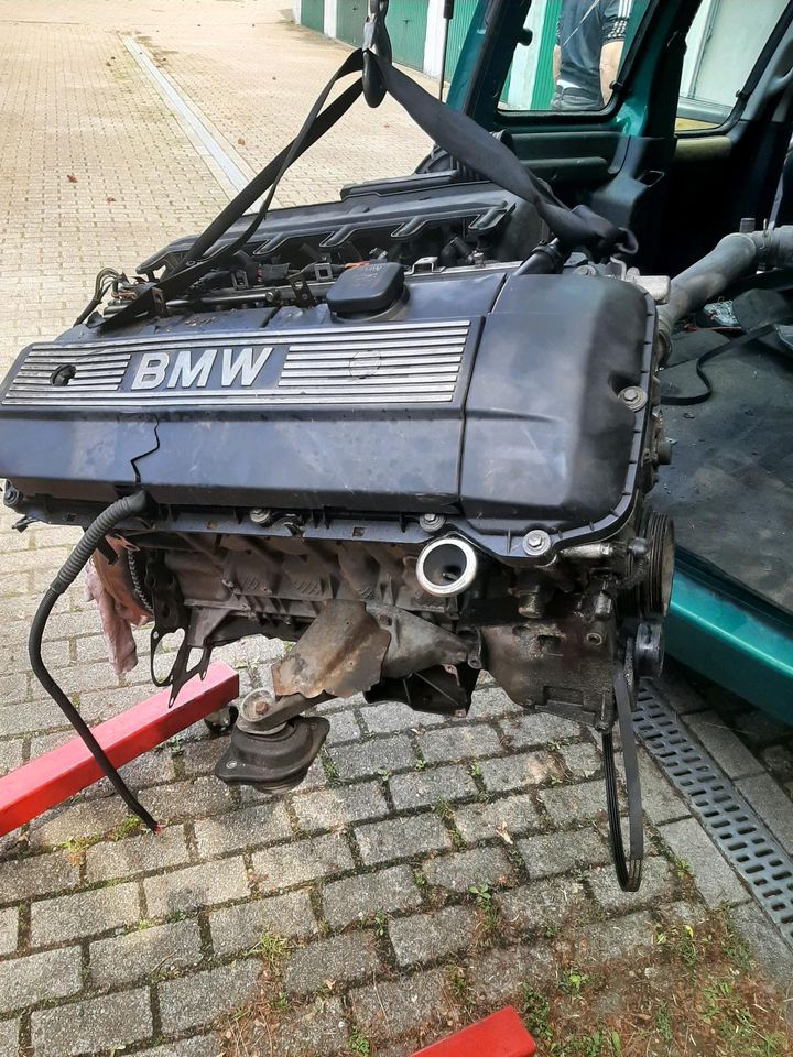 Bmw X3 E83 Bmw 3er E46 5er e39 Motor M54B30 Benziner 3lt in Herten