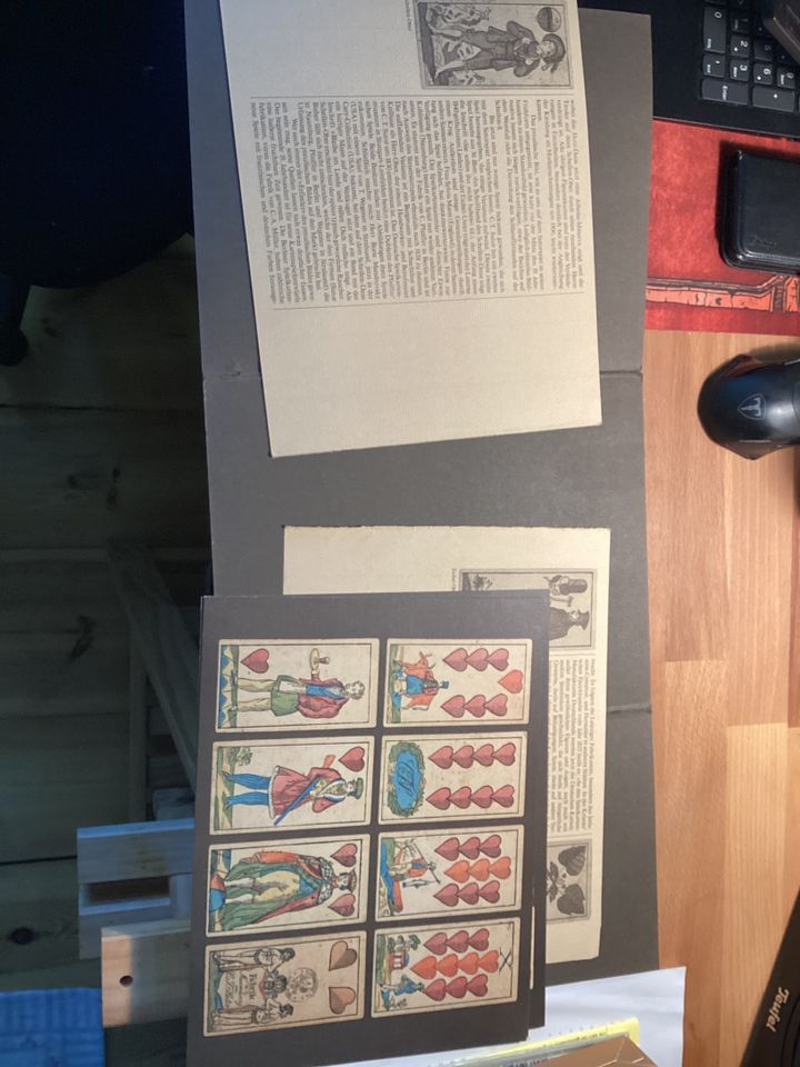 Faksimiledruck eines Kartenspiels mit deutschen Farben in Berlin