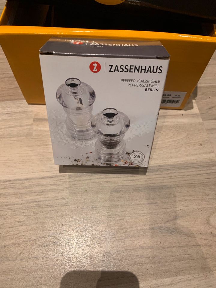 Zassenhaus Pfeffer-Salzmuehle Set BERLIN Acryl original verpackt in Nümbrecht