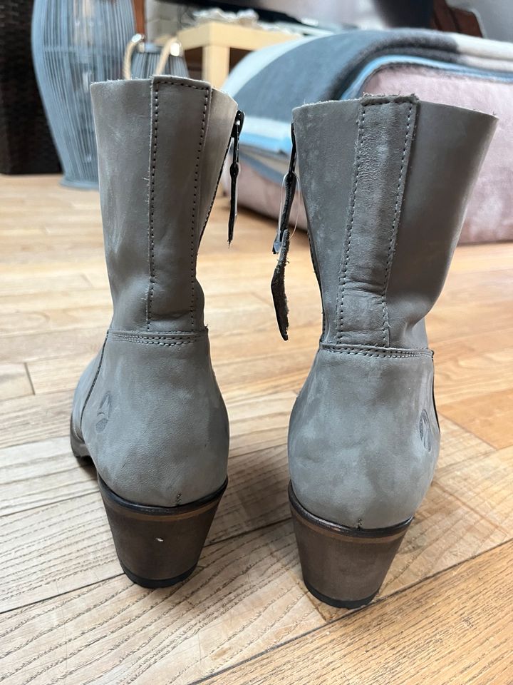 NEU Travelin Leder Stiefel Chelsea Boots Damen Gr. 40 grau in Frankfurt am Main