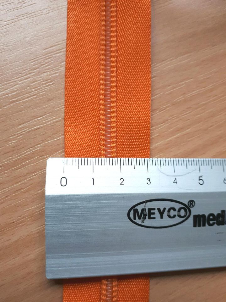20,5 m Endlosreißverschluss 6 mm + 20 Zipper Metall orange in Erfurt