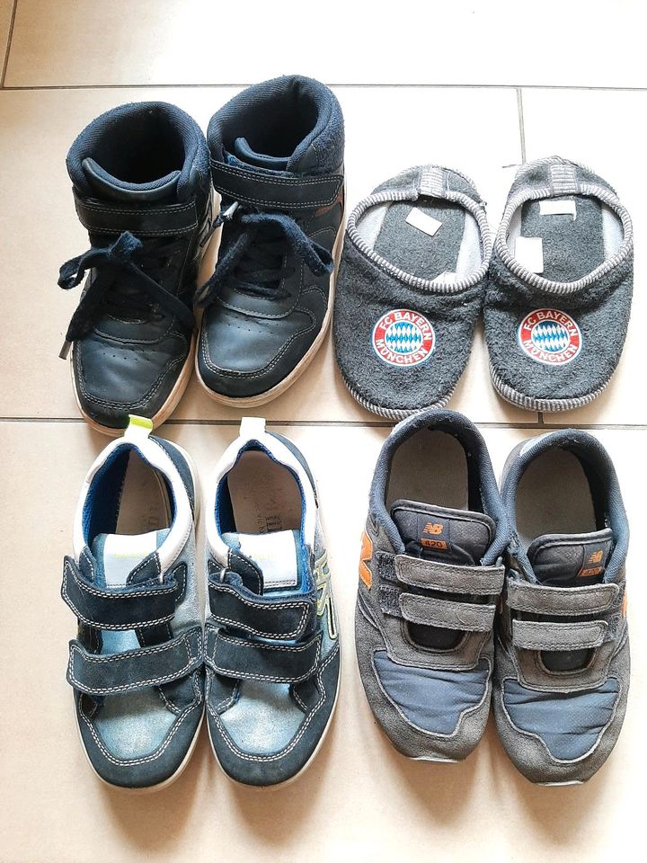 4 paar Jungen Schuhe Paket Bama New Balance Vty Gr.32 33 in Linz am Rhein