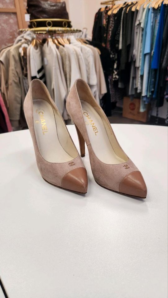 Chanel Pumps Nude 37 in München