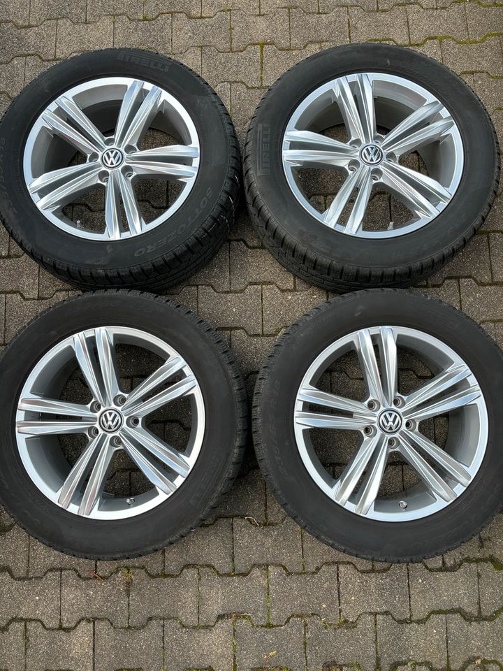 VW Tiguan Winterräder Sebring Pirelli 235/55R18 104H in Ludwigsburg