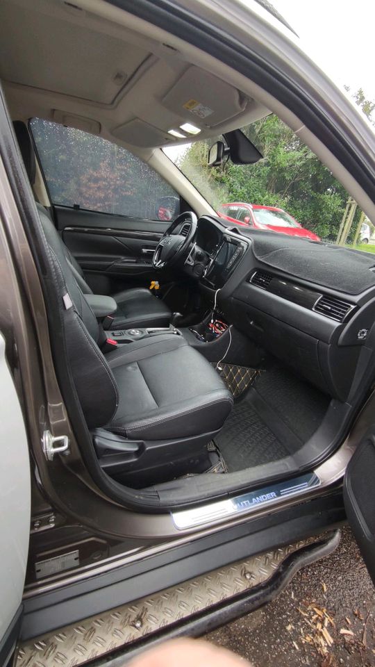 Mitsubishi Outlander 3 2,2 DI-D 4WD Ausstattung TOP+ in Neuwied