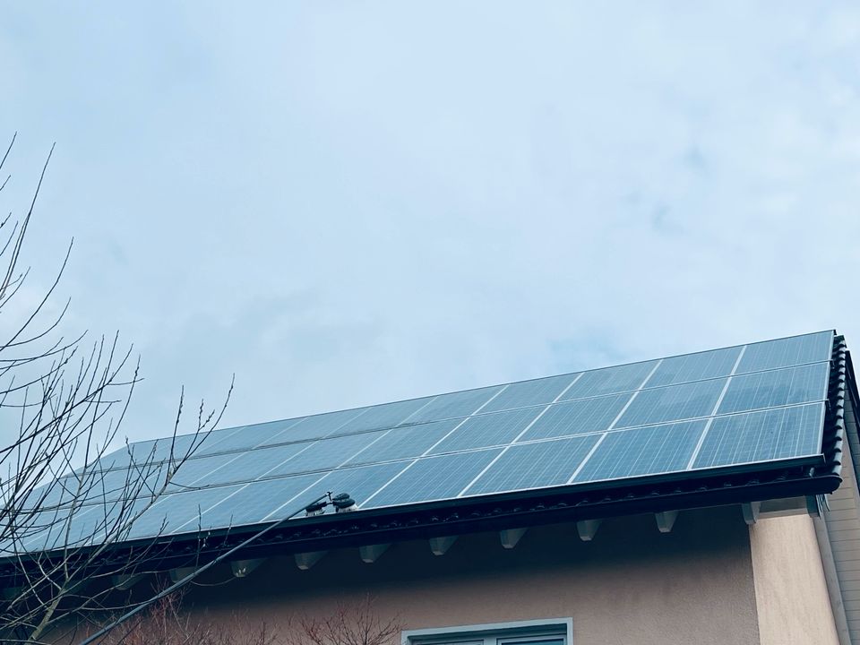 Professionelle Photovoltaikanlage Solar PV Anlagen Reinigung in Neunkirchen