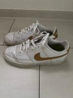 Nike Turnschuhe Gr. 41 sowie Gr. 40 Damenturnschuhe Sachsen - Lichtenau Vorschau