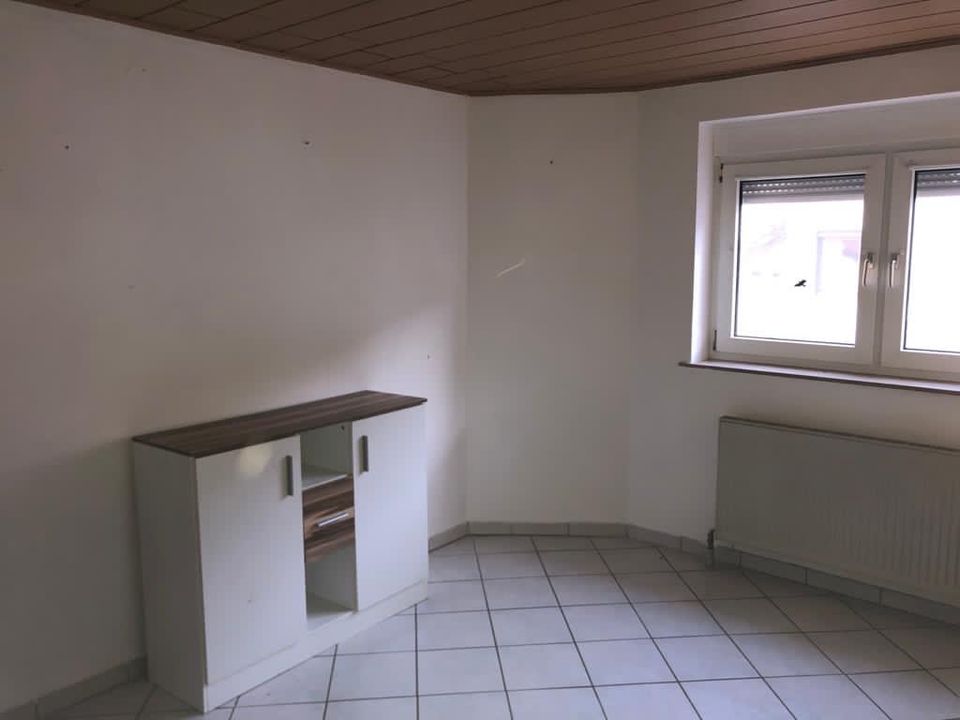 Schóne gut geschnittene 3 ZKB EG Wohnung Nähe Lauterecken in Buborn