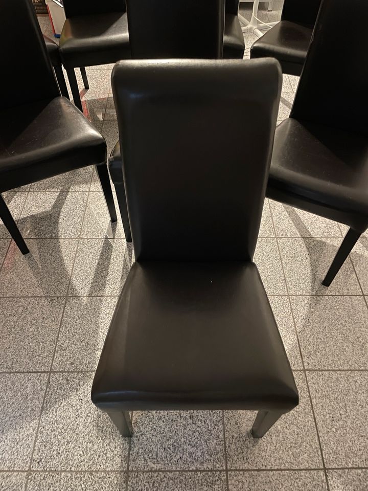 8 Stühle Farbe dunkel braun in Düren