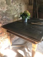 Sehr alter Tisch, 1m auf 160cm ausziehbar auf 3m Hessen - Gründau Vorschau