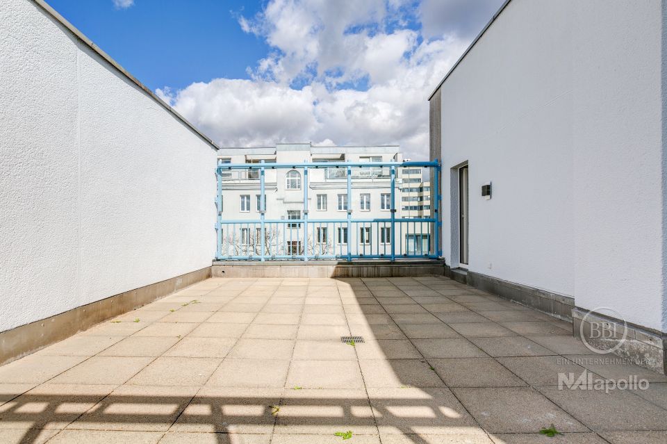 SANIERTE DACHTERRASSEN-WOHNUNG OHNE LIFT! FREI! in Berlin